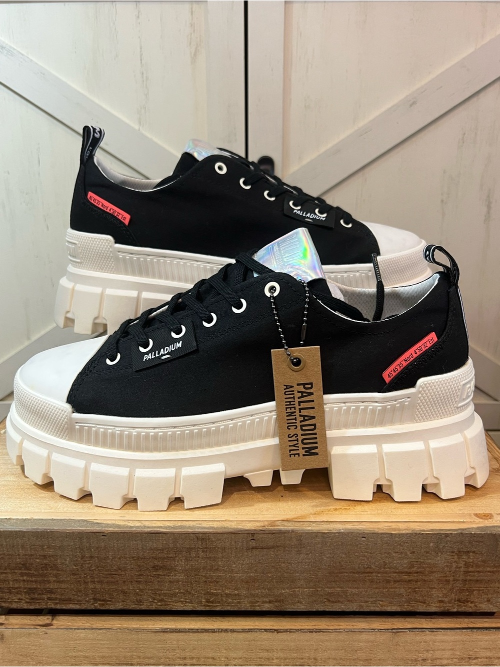 Palladium Women's Revolt Lo TX, Black / Marshmallow Speck size 10 NEW